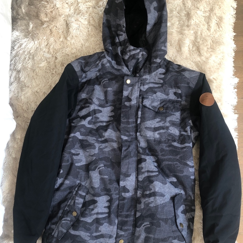 Quiksilver grey camo ski jacket and ski pants.